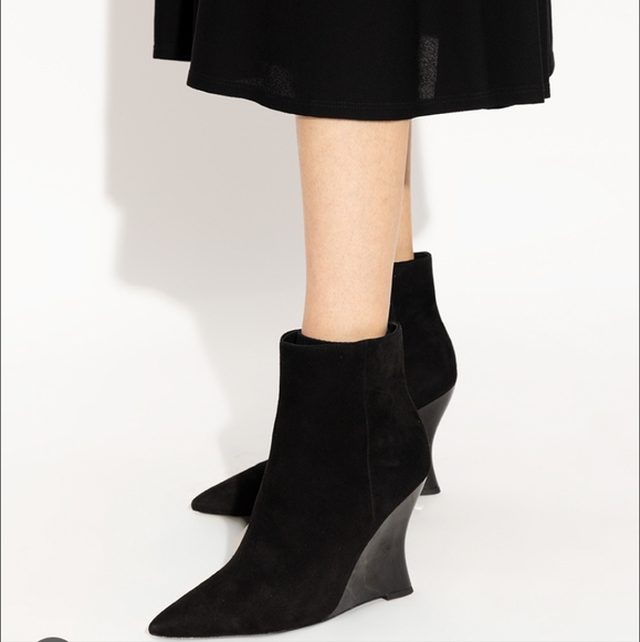 Tory Burch sued black booties with heel size 7 - Picture 1 of 7